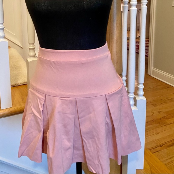 Lioness Dresses & Skirts - Lioness pink pleated mini skirt, women’s size 2, NWT